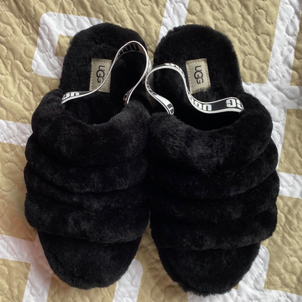 Women’s UGG slipper slides